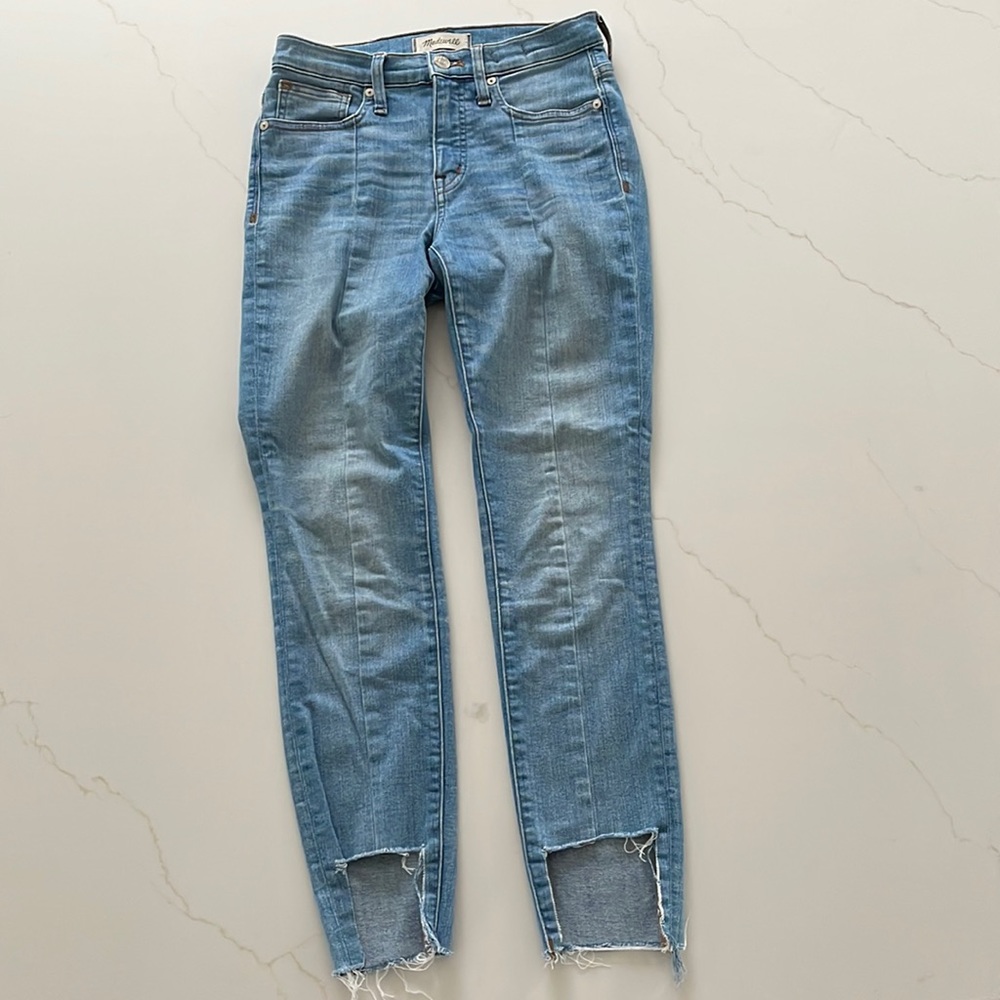 Madewell 9” high-rise skinny jeans size 25 with high low hem